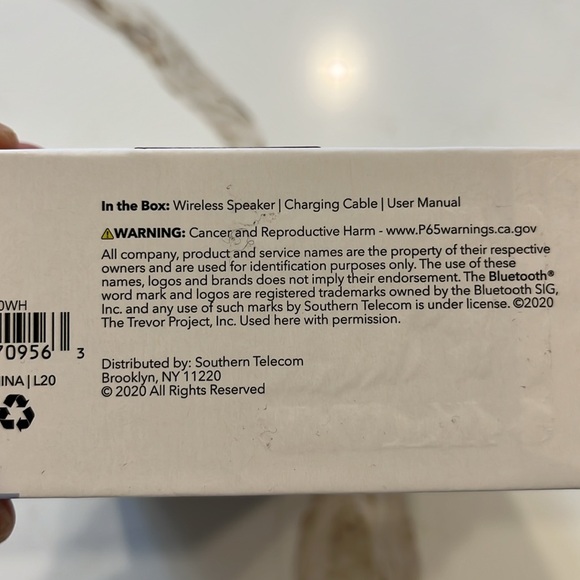 New in Box Colourways Pride small round personal bluetooth wireless speaker - Picture 4 of 7